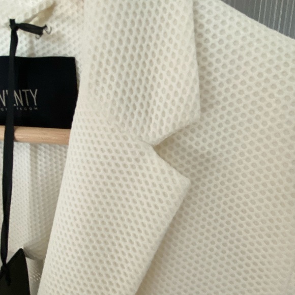 Seventy Textured Single-Breasted Blazer - Picture 3 of 4